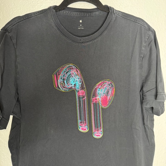 Unisex Apple Park - Limited Edition T-shirt with AirPods graphic - Picture 5 of 8